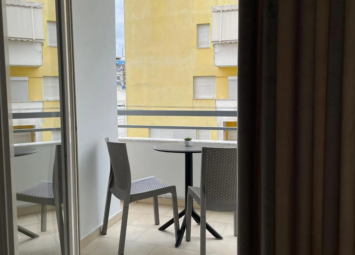 Albanian Bliss Apartment Tirana 0*,