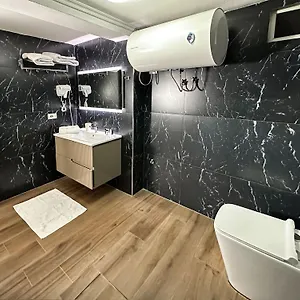Hotel Eden, Tirana
